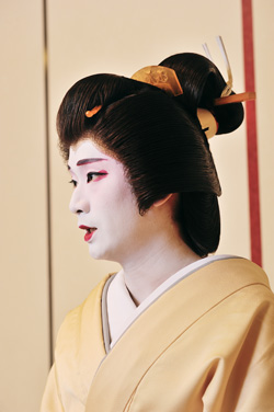 도요토미 히데요시도 겪었다는 일본 기묘한 동성애 문화의 실체 (사진)